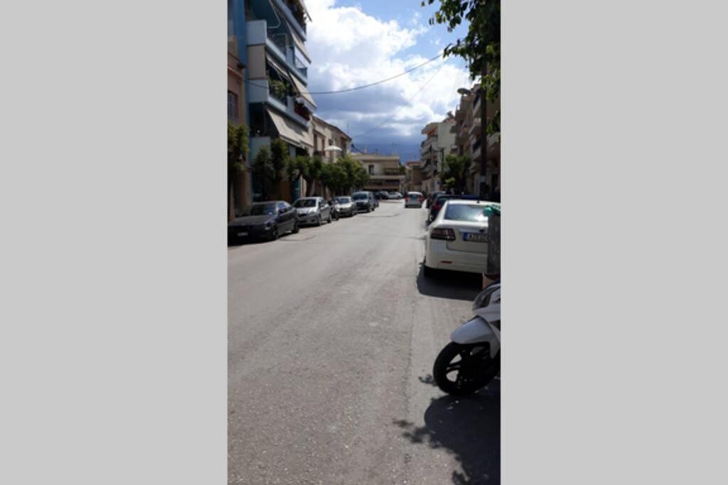 Bilocale - Δίχωρο Διαμέρισμα Δίπλα Στα Ψηλαλώνια Patras Bagian luar foto
